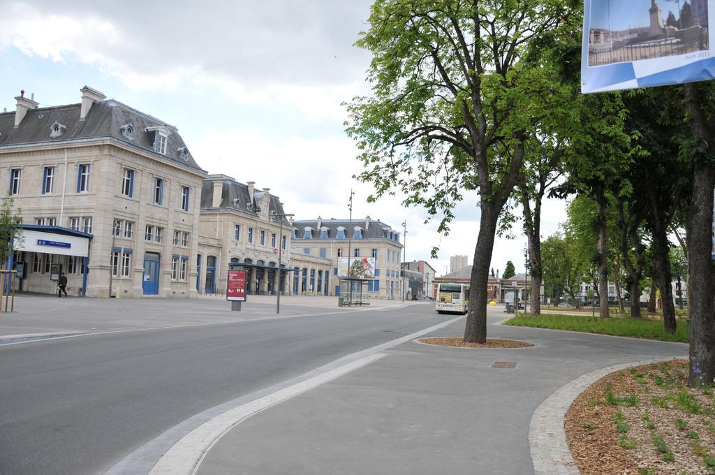 Hotel De Paris Charleville-Mezieres Bagian luar foto