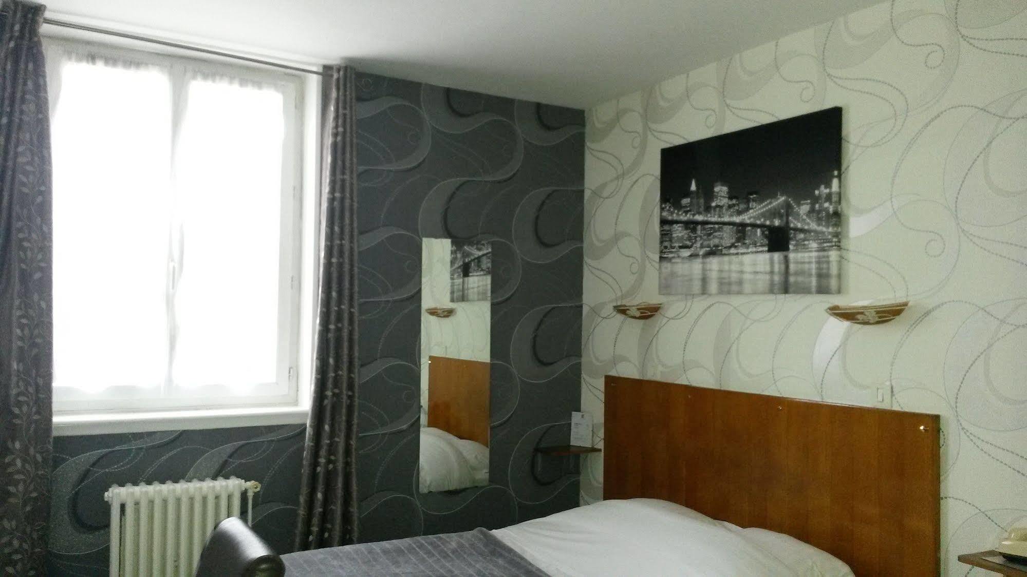Hotel De Paris Charleville-Mezieres Bagian luar foto